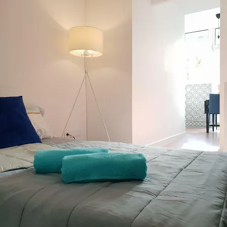 Aiyra Center Loft Apartman *